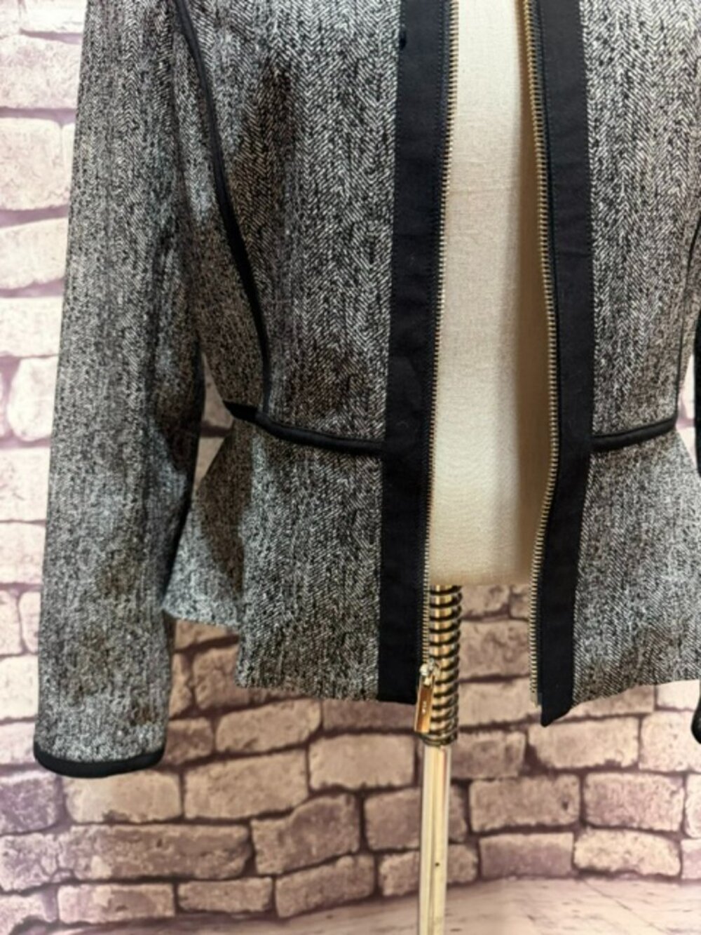 DKNY Black & White Tweed Peplum Style Hem Jacket Size 12 - Picture 3 of 9